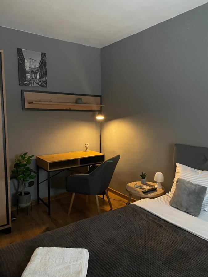 Cozy 1 Bedroom Nearby Value Center Mall Apartment