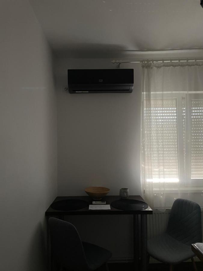 Cozy 1 Bedroom Nearby Value Center Mall Apartment Zalau